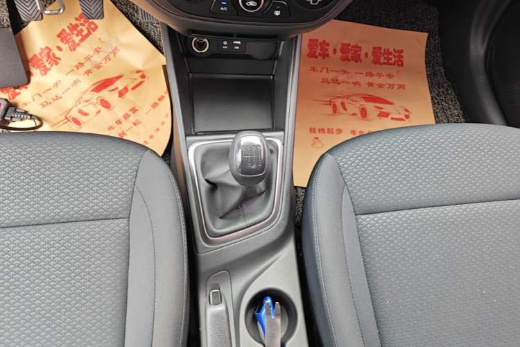 Used Hyundai Verna (new generation) 2016 1.4L Manual Cool Edition GLS Gear Lever