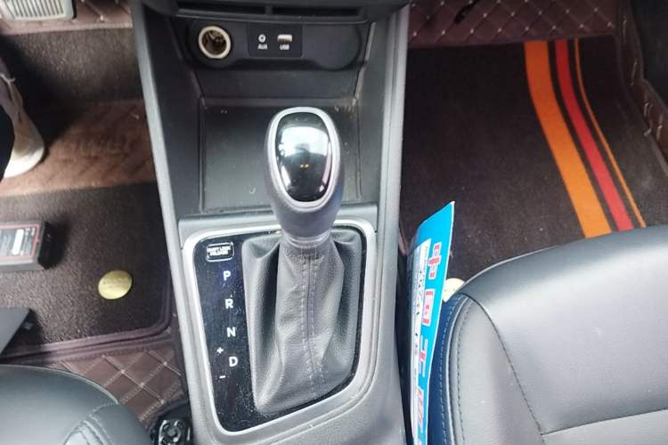Used Hyundai Verna (new generation) 2016 1.4L Automatic Cool Edition GLS Gear Lever