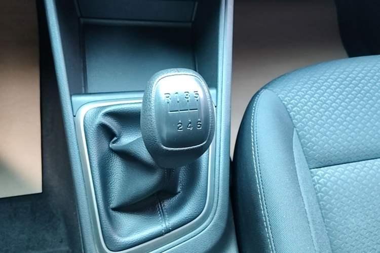 Used Hyundai Verna (new generation) 2016 1.4L Manual Cool Edition GLS Gear Lever