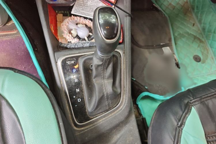 Used Hyundai Verna (new generation) 2016 1.4L Automatic Cool Edition GLS Gear Lever