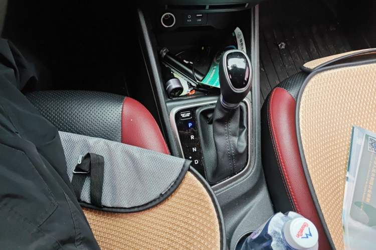 Used Hyundai Verna (new generation) 2016 1.4L Automatic Cool Edition GLS Gear Lever
