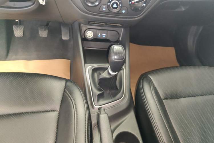 Used Hyundai Verna (new generation) 2016 1.4L Manual Cool Edition GLS Gear Lever