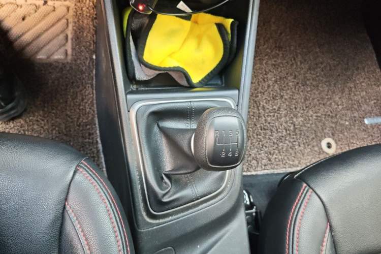 Used Hyundai Verna (new generation) 2016 1.4L Manual Cool Edition GLS Gear Lever