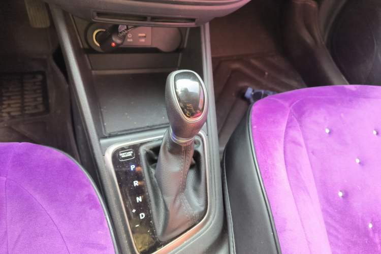 Used Hyundai Verna (new generation) 2016 1.4L Automatic Cool Edition GLS Gear Lever