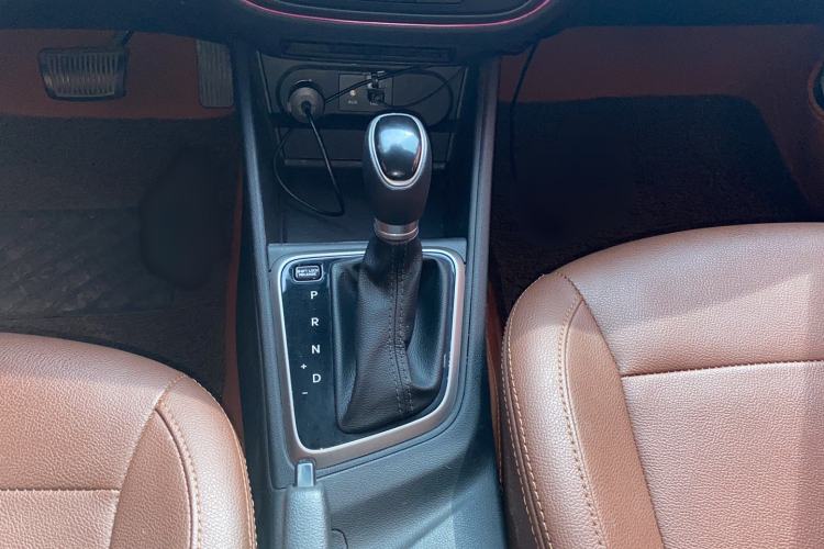 Used Hyundai Verna (new generation) 2016 1.4L Automatic Cool Edition GLS Gear Lever