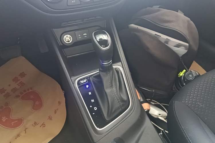 Used Hyundai Verna (new generation) 2016 1.4L Automatic Cool Edition GLS Gear Lever