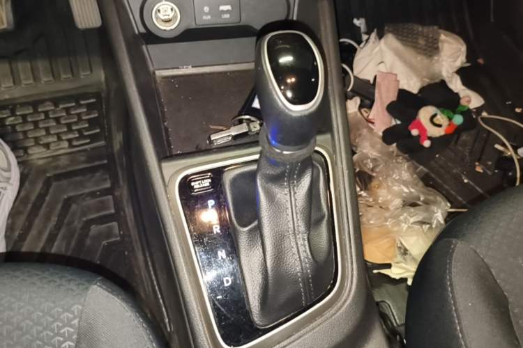 Used Hyundai Verna (new generation) 2016 1.4L Automatic Cool Edition GLS Gear Lever