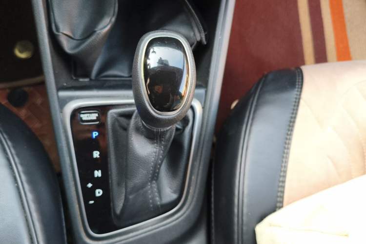 Used Hyundai Verna (new generation) 2016 1.4L Automatic Cool Edition GLS Gear Lever