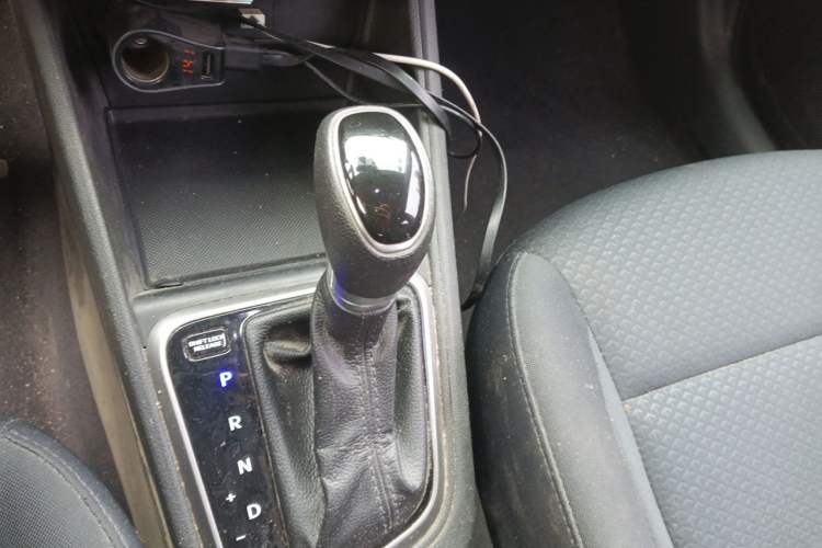 Used Hyundai Verna (new generation) 2016 1.4L Automatic Cool Edition GLS Gear Lever