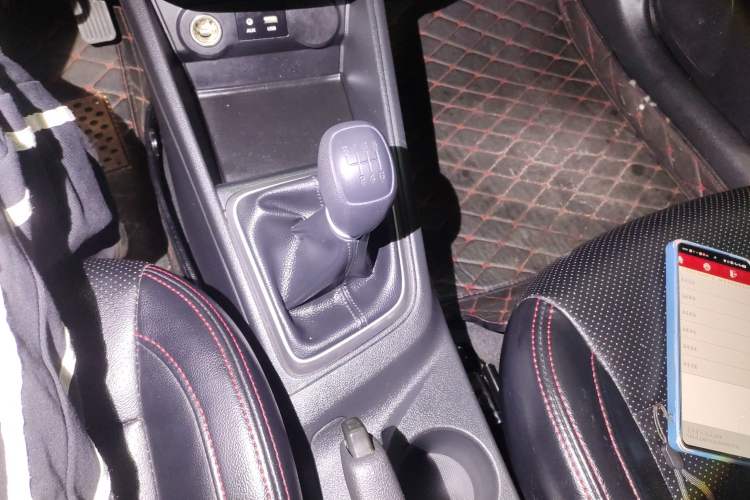 Used Hyundai Verna (new generation) 2016 1.4L Manual Cool Edition GLS Gear Lever