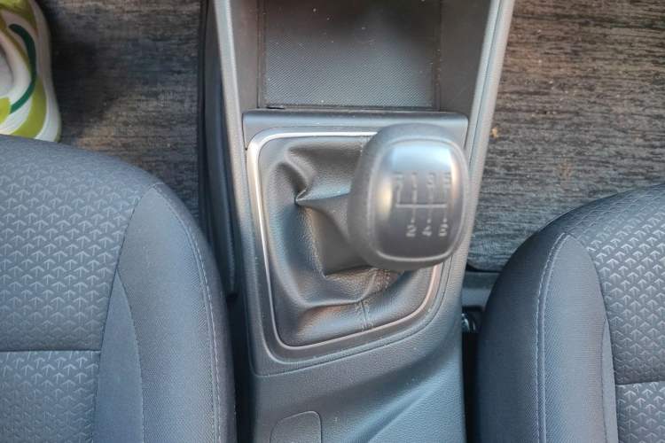 Used Hyundai Verna (new generation) 2016 1.4L Manual Cool Edition GLS Gear Lever