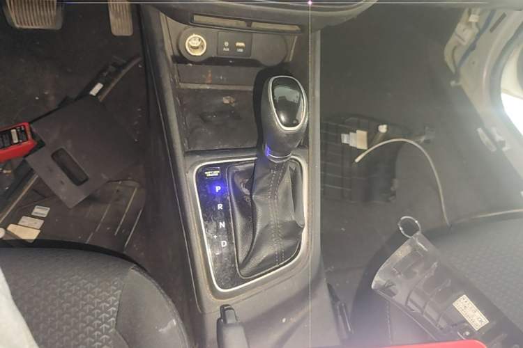 Used Hyundai Verna (new generation) 2016 1.4L Automatic Cool Edition GLS Gear Lever