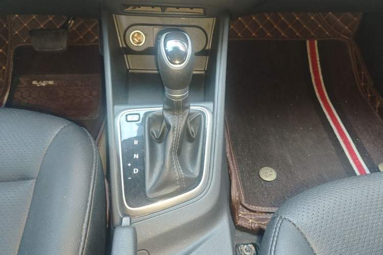 Used Hyundai Verna (new generation) 2016 1.4L Automatic Cool Edition GLS Gear Lever