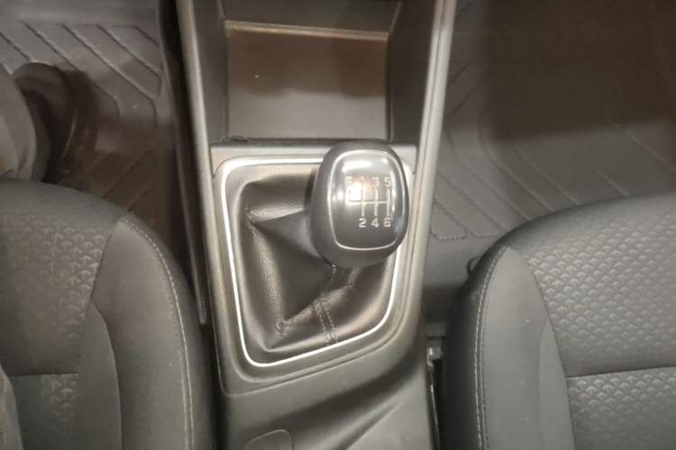 Used Hyundai Verna (new generation) 2016 1.4L Manual Cool Edition GLS Gear Lever