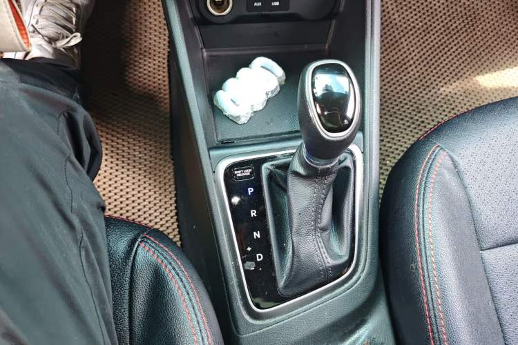 Used Hyundai Verna (new generation) 2016 1.4L Automatic Cool Edition GLS Gear Lever