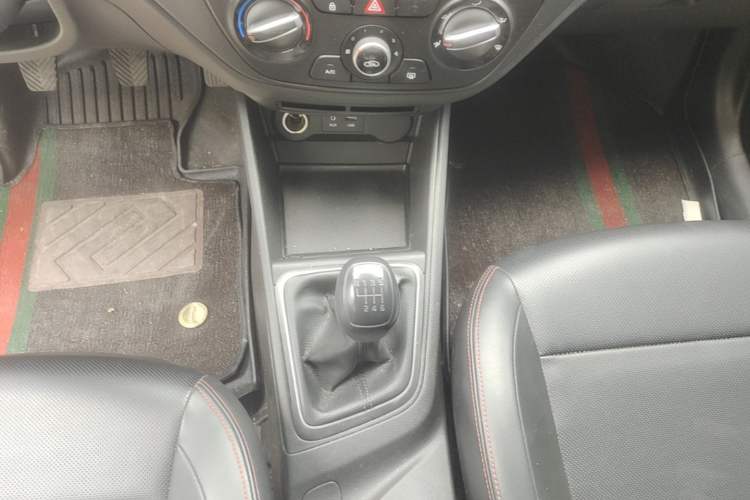 Used Hyundai Verna (new generation) 2016 1.4L Manual Cool Edition GLS Gear Lever
