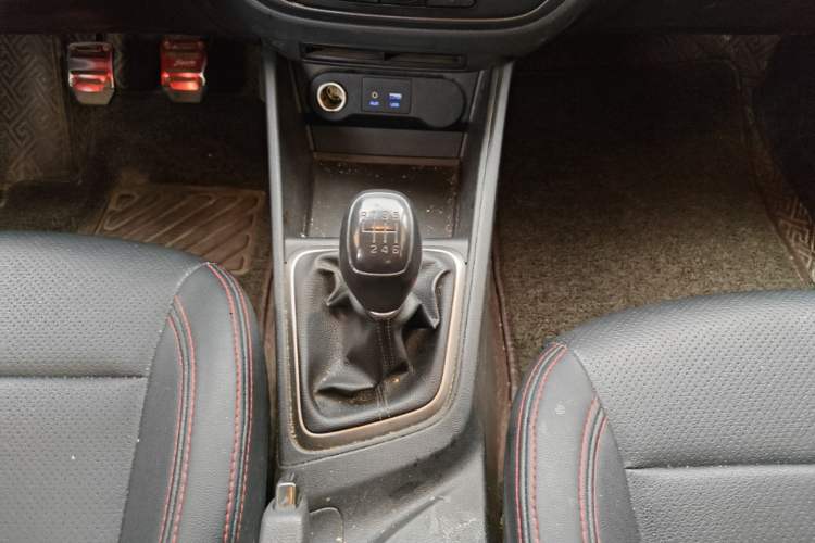 Used Hyundai Verna (new generation) 2016 1.4L Manual Cool Edition GLS Gear Lever