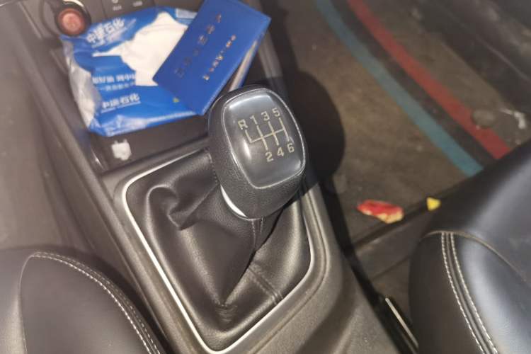 Used Hyundai Verna (new generation) 2016 1.4L Manual Cool Edition GLS Gear Lever