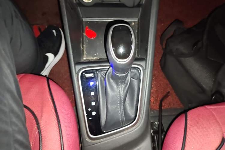 Used Hyundai Verna (new generation) 2016 1.4L Automatic Cool Edition GLS Gear Lever