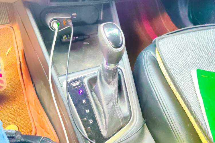 Used Hyundai Verna (new generation) 2016 1.4L Automatic Cool Edition GLS Gear Lever