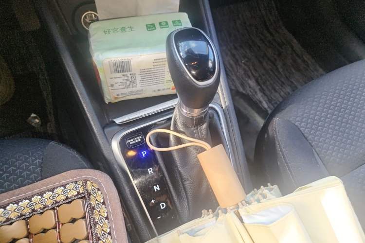 Used Hyundai Verna (new generation) 2016 1.4L Automatic Cool Edition GLS Gear Lever