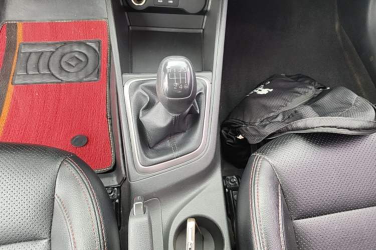 Used Hyundai Verna (new generation) 2016 1.4L Manual Cool Edition GLS Gear Lever