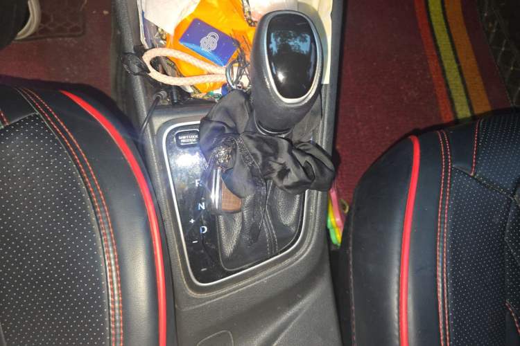 Used Hyundai Verna (new generation) 2016 1.4L Automatic Sport Edition Gear Lever