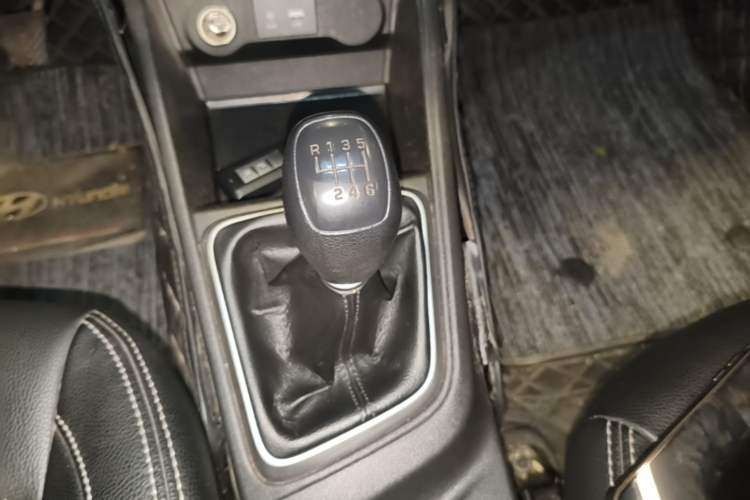 Used Hyundai Verna (new generation) 2016 1.4L Manual Cool Edition GLS Gear Lever