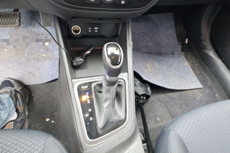 Used Hyundai Verna (new generation) 2016 1.4L Automatic Cool Edition GLS Gear Lever