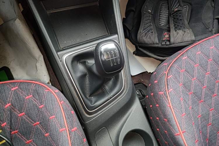 Used Hyundai Verna (new generation) 2016 1.4L Manual Cool Edition GLS Gear Lever