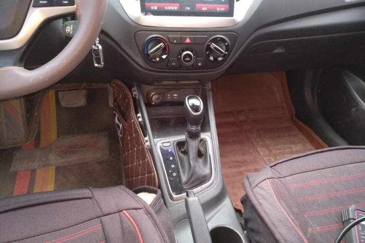 Used Hyundai Verna (new generation) 2016 1.4L Automatic Cool Edition GLS Gear Lever