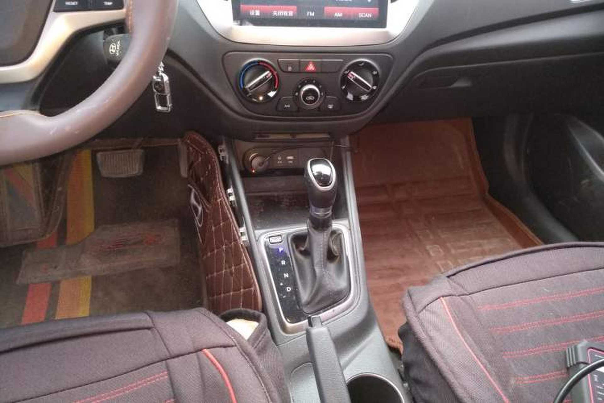 Used Hyundai Verna (new generation) 2016 1.4L Automatic Cool Edition GLS Gear Lever