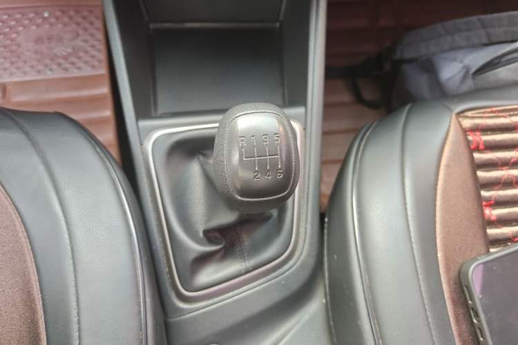 Used Hyundai Verna (new generation) 2016 1.4L Manual Cool Edition GLS Gear Lever