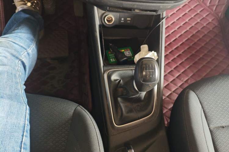 Used Hyundai Verna (new generation) 2016 1.4L Manual Cool Edition GLS Gear Lever