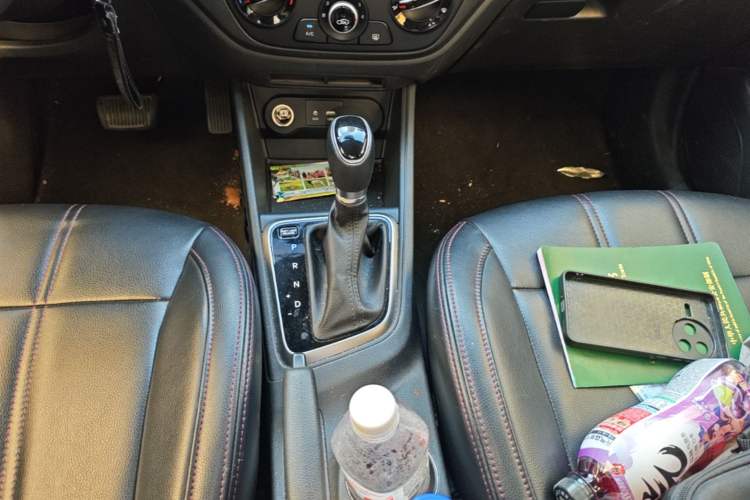 Used Hyundai Verna (new generation) 2016 1.4L Automatic Cool Edition GLS Gear Lever