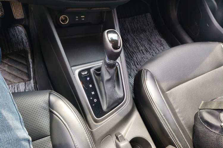 Used Hyundai Verna (new generation) 2016 1.4L Automatic Cool Edition GLS Gear Lever