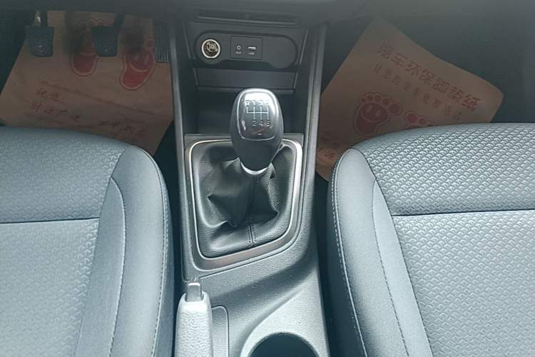 Used Hyundai Verna (new generation) 2016 1.4L Manual Cool Edition GLS Gear Lever