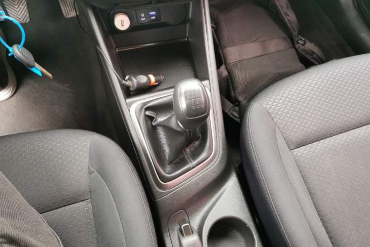 Used Hyundai Verna (new generation) 2016 1.4L Manual Cool Edition GLS Gear Lever