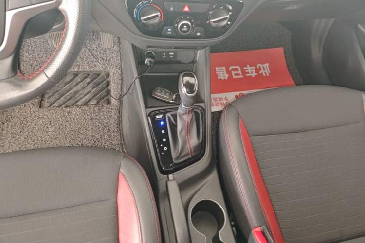Used Hyundai Verna (new generation) 2016 1.4L Automatic Sport Edition Gear Lever