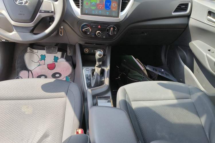 Used Hyundai Verna (new generation) 2016 1.4L Automatic Cool Edition GLS Gear Lever