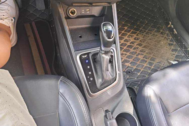 Used Hyundai Verna (new generation) 2016 1.4L Automatic Cool Edition GLS Gear Lever