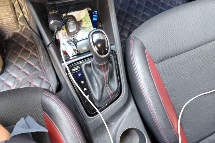 Used Hyundai Verna (new generation) 2016 1.4L Automatic Sport Edition Gear Lever