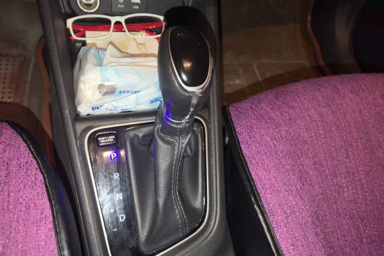 Used Hyundai Verna (new generation) 2016 1.4L Automatic Cool Edition GLS Gear Lever