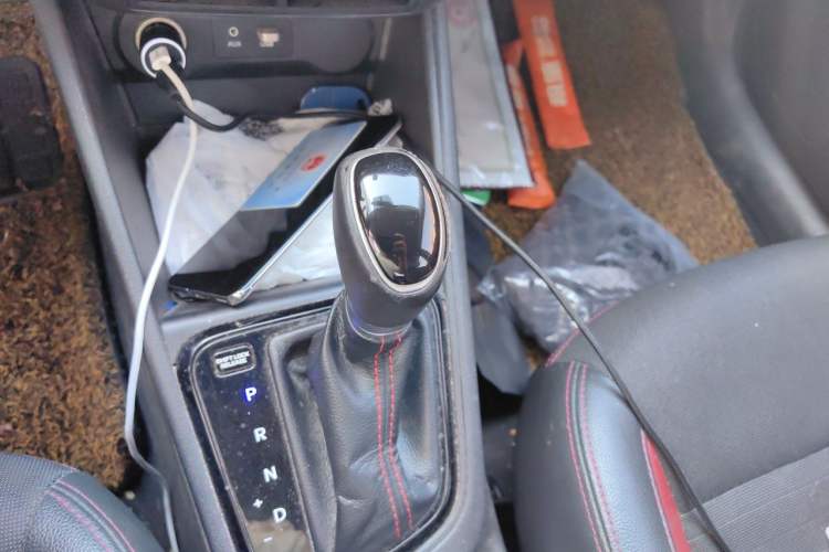 Used Hyundai Verna (new generation) 2016 1.4L Automatic Sport Edition Gear Lever