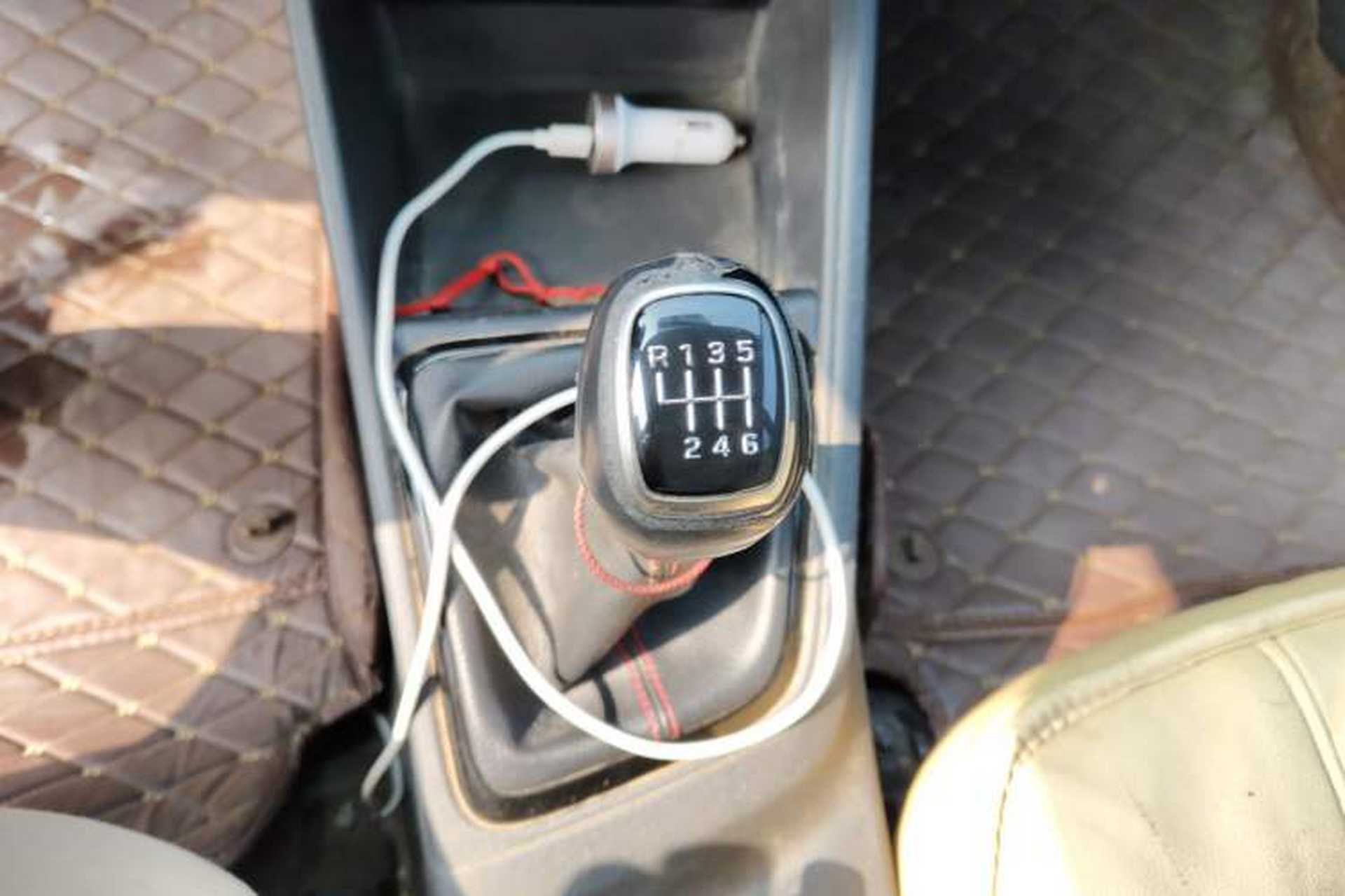 Used Hyundai Verna (new generation) 2016 1.4L Manual Cool Edition GLS Gear Lever