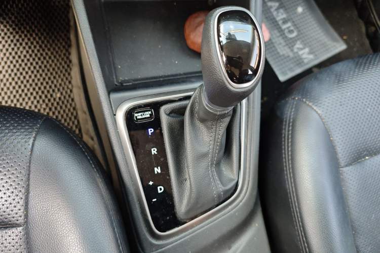 Used Hyundai Verna (new generation) 2016 1.4L Automatic Cool Edition GLS Gear Lever