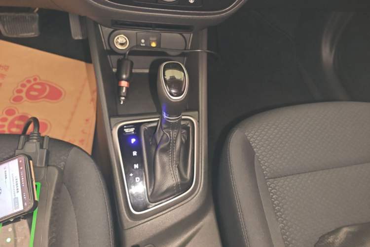 Used Hyundai Verna (new generation) 2016 1.4L Automatic Cool Edition GLS Gear Lever