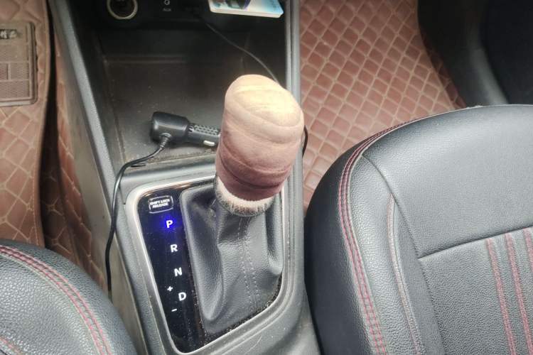 Used Hyundai Verna (new generation) 2016 1.4L Automatic Cool Edition GLS Gear Lever