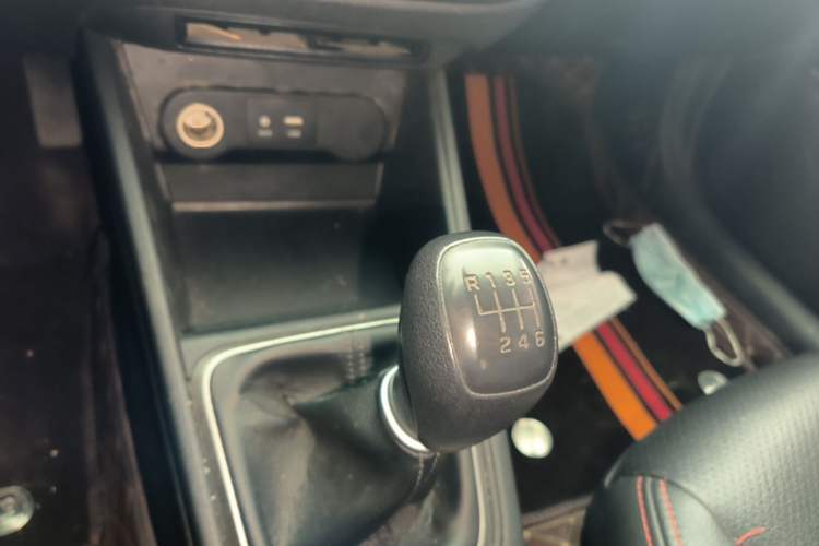 Used Hyundai Verna (new generation) 2016 1.4L Manual Cool Edition GLS Gear Lever