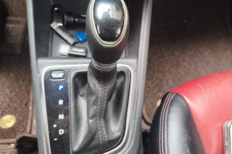 Used Hyundai Verna (new generation) 2016 1.4L Automatic Cool Edition GLS Gear Lever